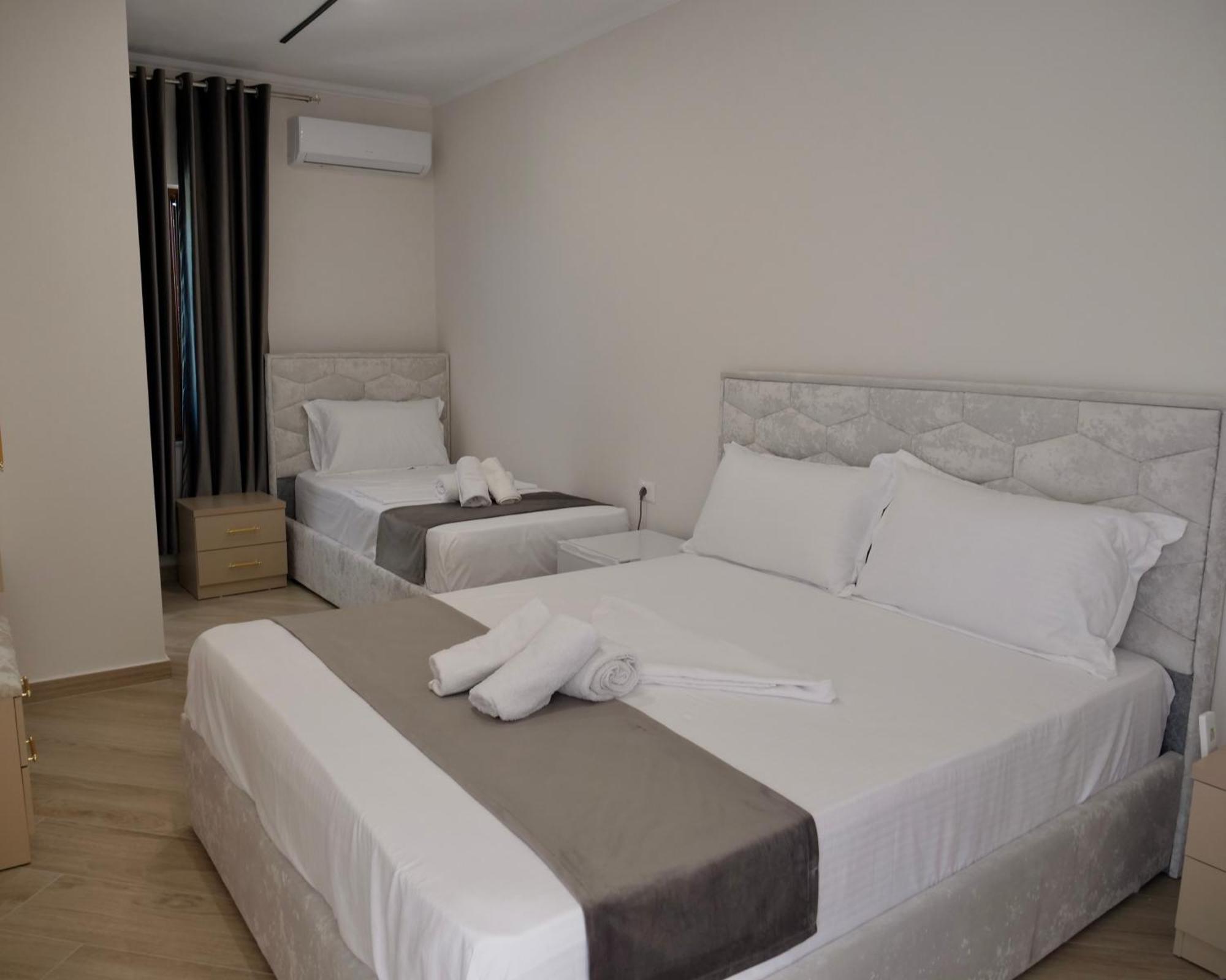 Sofra E Vjeter Restaurant And Hotel *